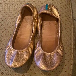 TIEKS size 8 rose gold flats